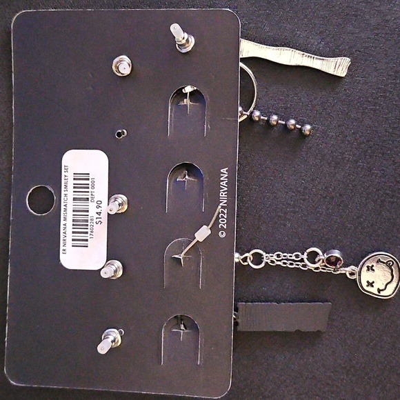 Nirvana Mismatch Earring Set - Picture 2 of 2
